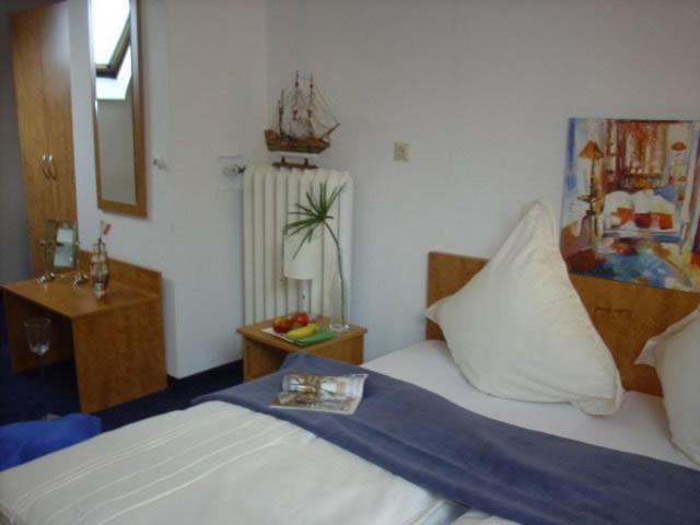 Hotel Garni Zentral Willich Bagian luar foto